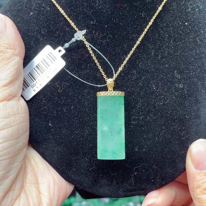 石英质玉吊坠(不含链)18K金镶嵌