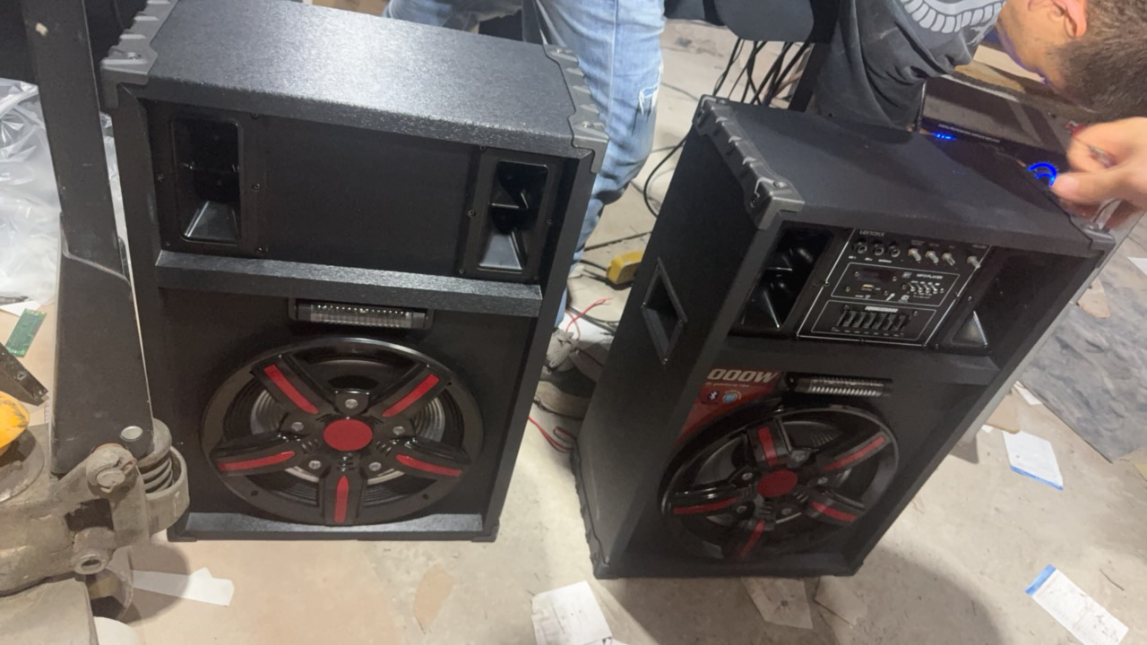 9新  坏的不开机没有质保，插电款12寸一对，不包邮，没有旋钮帽