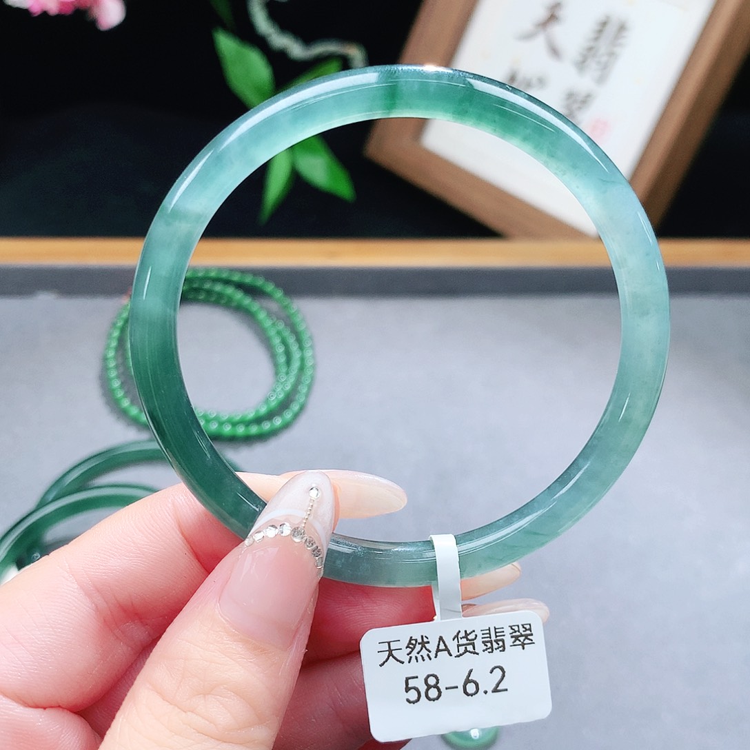 翡翠手镯（圆镯）未镶嵌