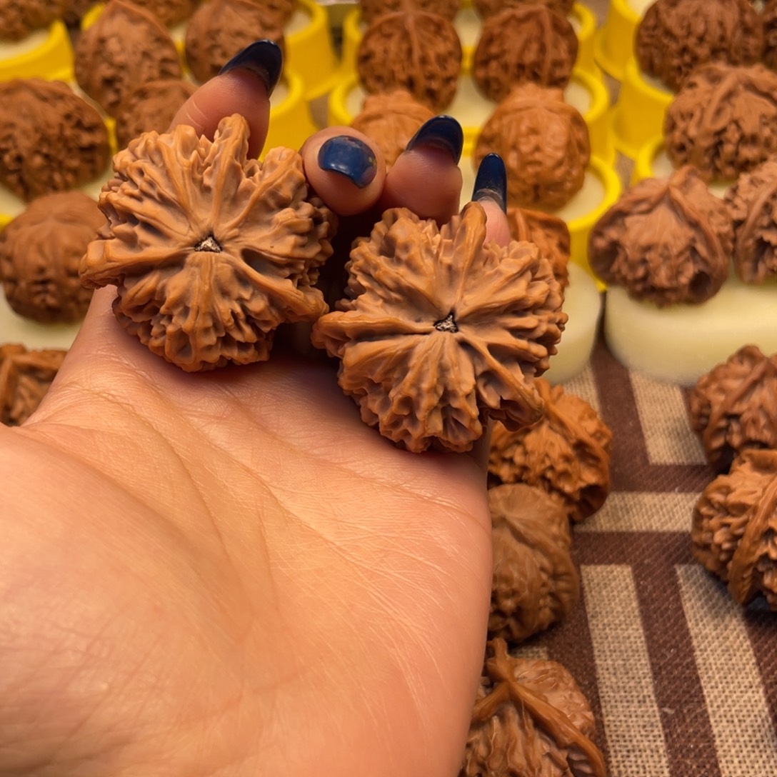 西***海文玩核桃吊坠帝王三棱