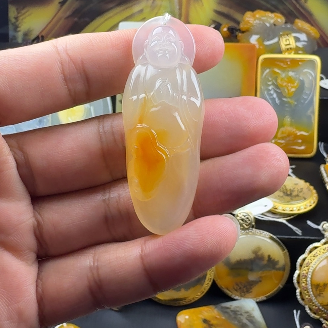 石英质玉（黄龙玉）未镶嵌颈饰