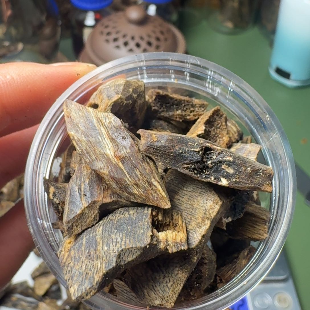 沉香手把件海南紫棋老块料30克