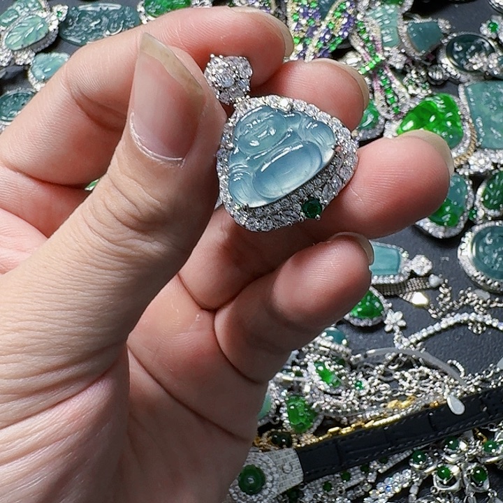 翡翠颈饰未镶嵌天然A货翡翠放漏