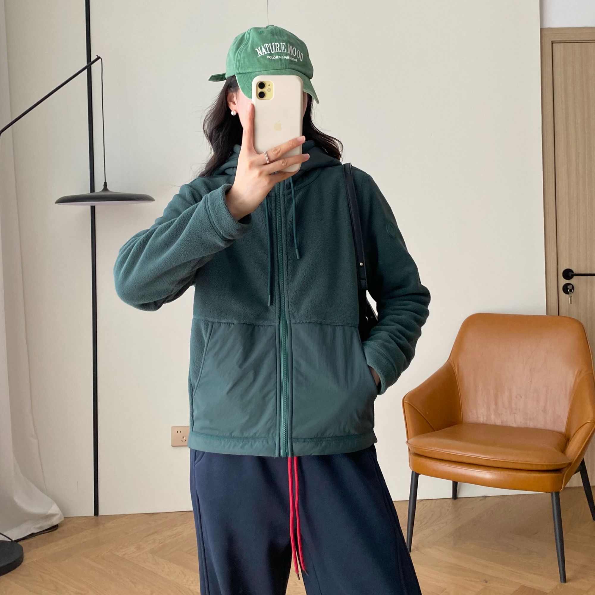 秋冬季厚款宽松百搭休闲运动保暖拼色连帽万粒绒短外套女（25022）