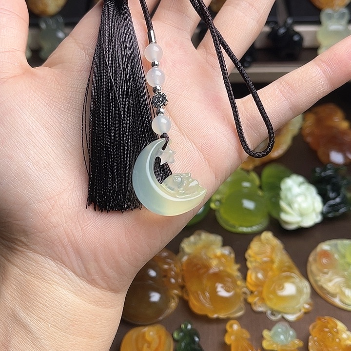 蛇纹石玉颈饰未镶嵌