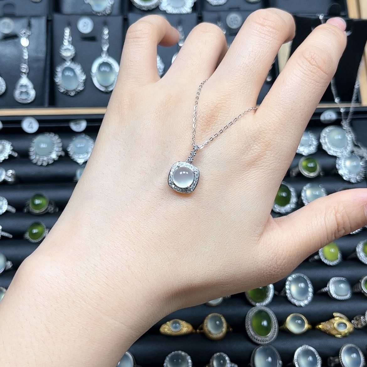 【闪购商品】岫玉戒指银S925镶嵌一****?