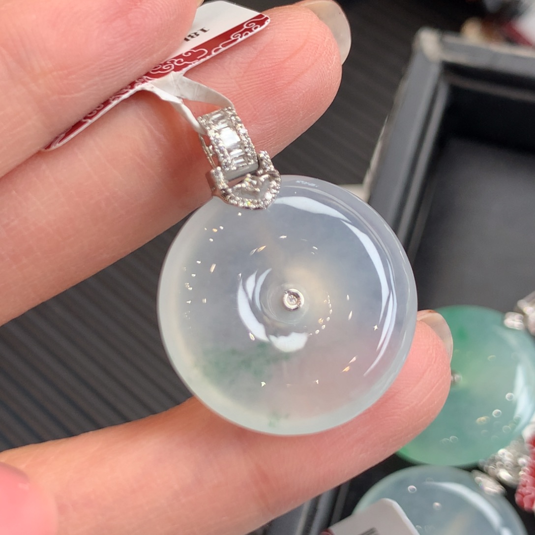 翡翠18K金镶嵌颈饰翡翠