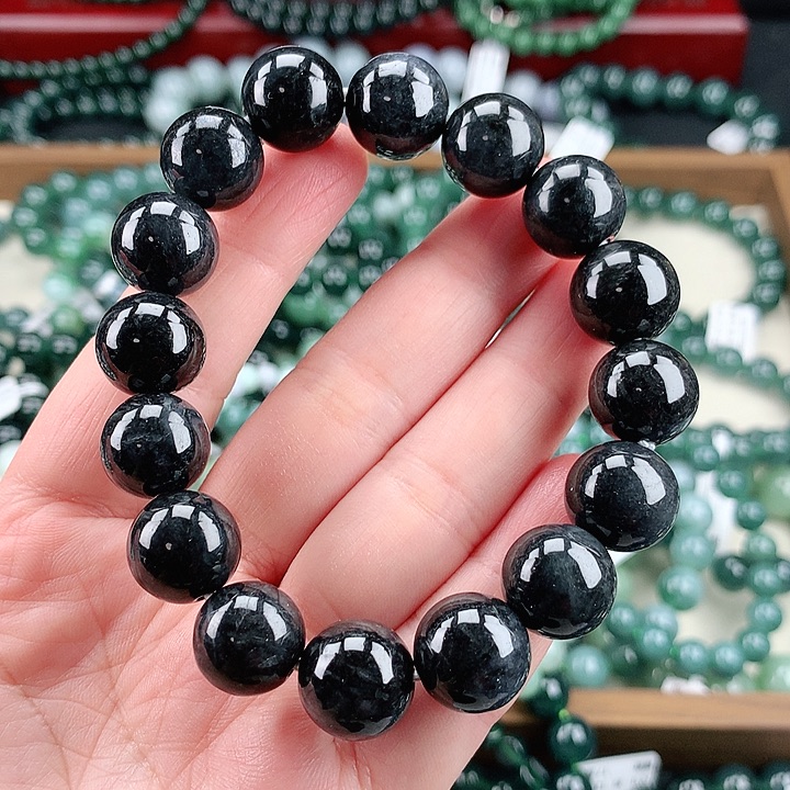 末****翡翠未镶嵌毛衣链