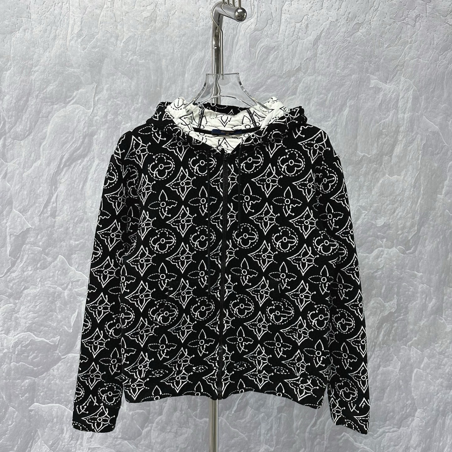 未使用 LouisVuitton/路易威登 三花满印浮雕连帽外套S码J00911