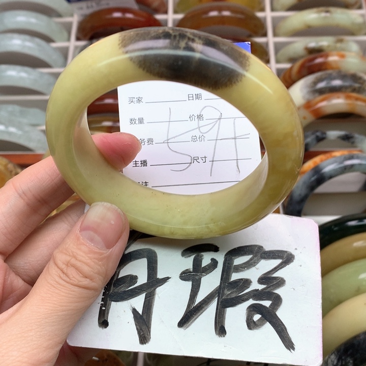 蛇纹石玉手镯未镶嵌