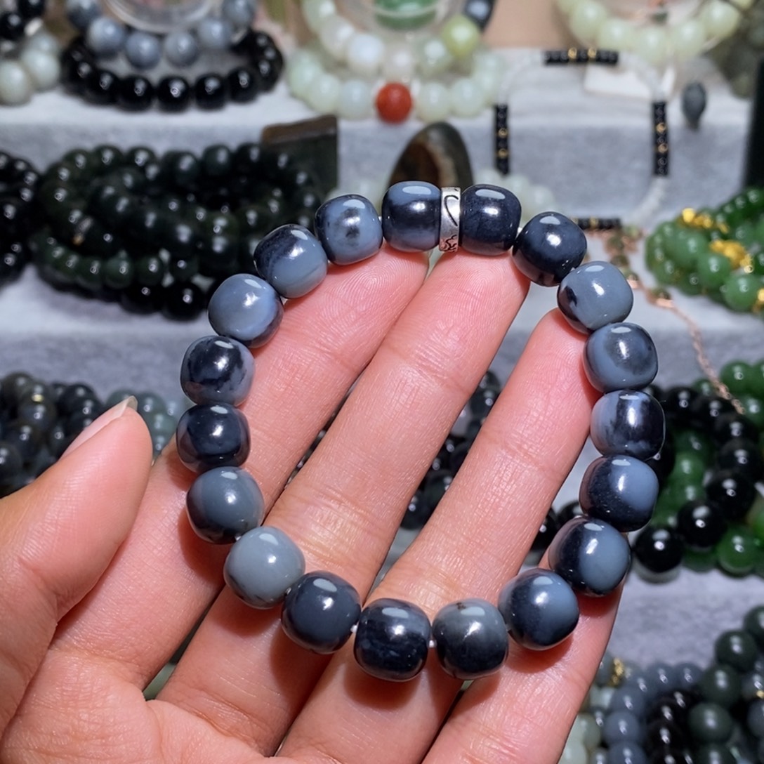 麦***疯和田玉未镶嵌手链