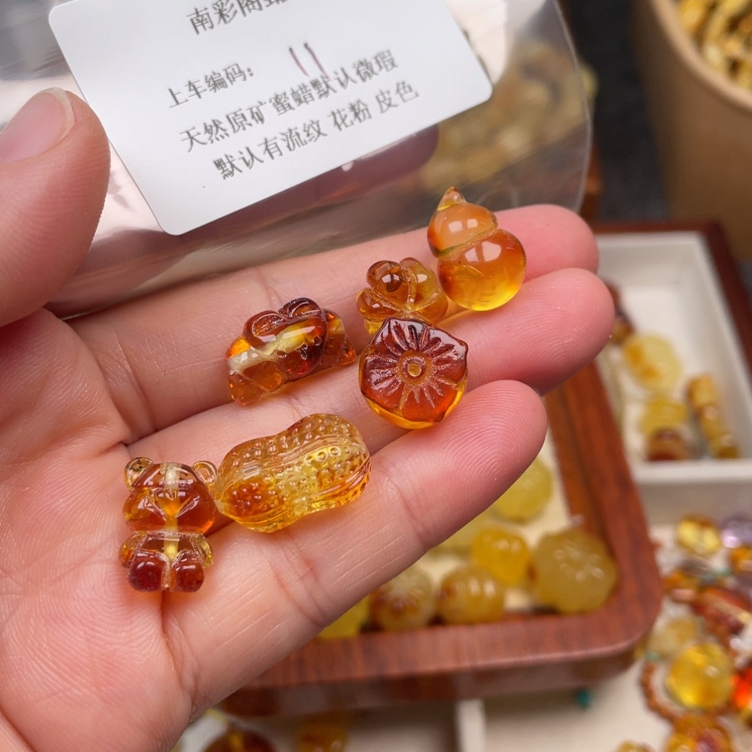 琥珀未镶嵌裸石11，瑕疵