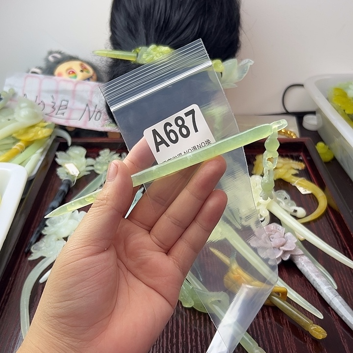 醉***识蛇纹石玉合金发饰