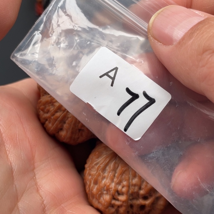 文玩核桃吊坠铁锤