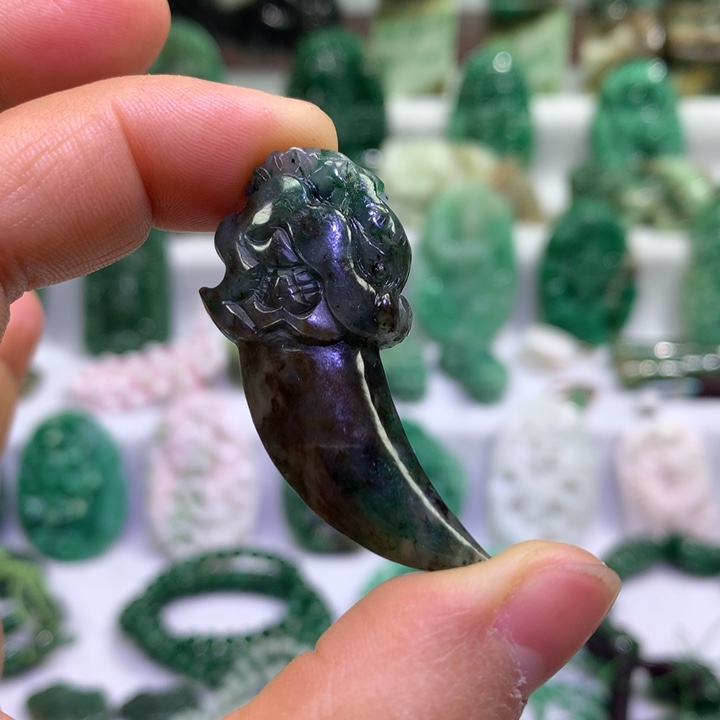 独山玉未镶嵌颈饰