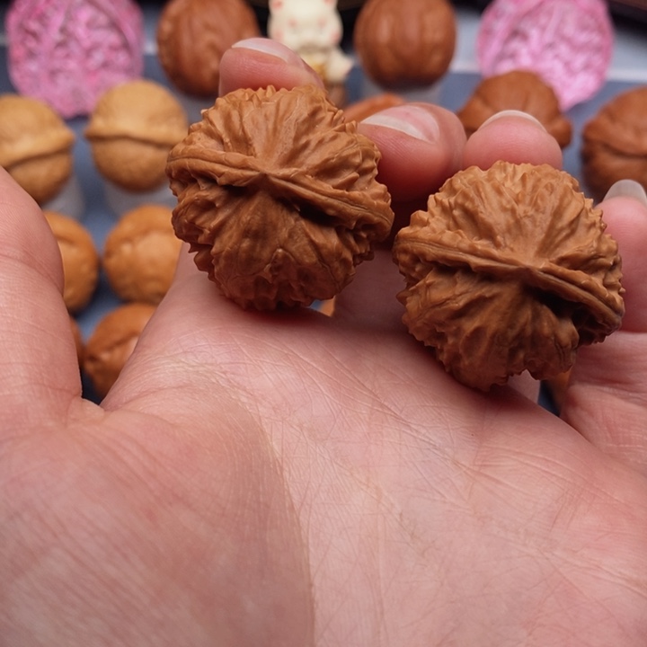 文玩核桃把件至尊虎