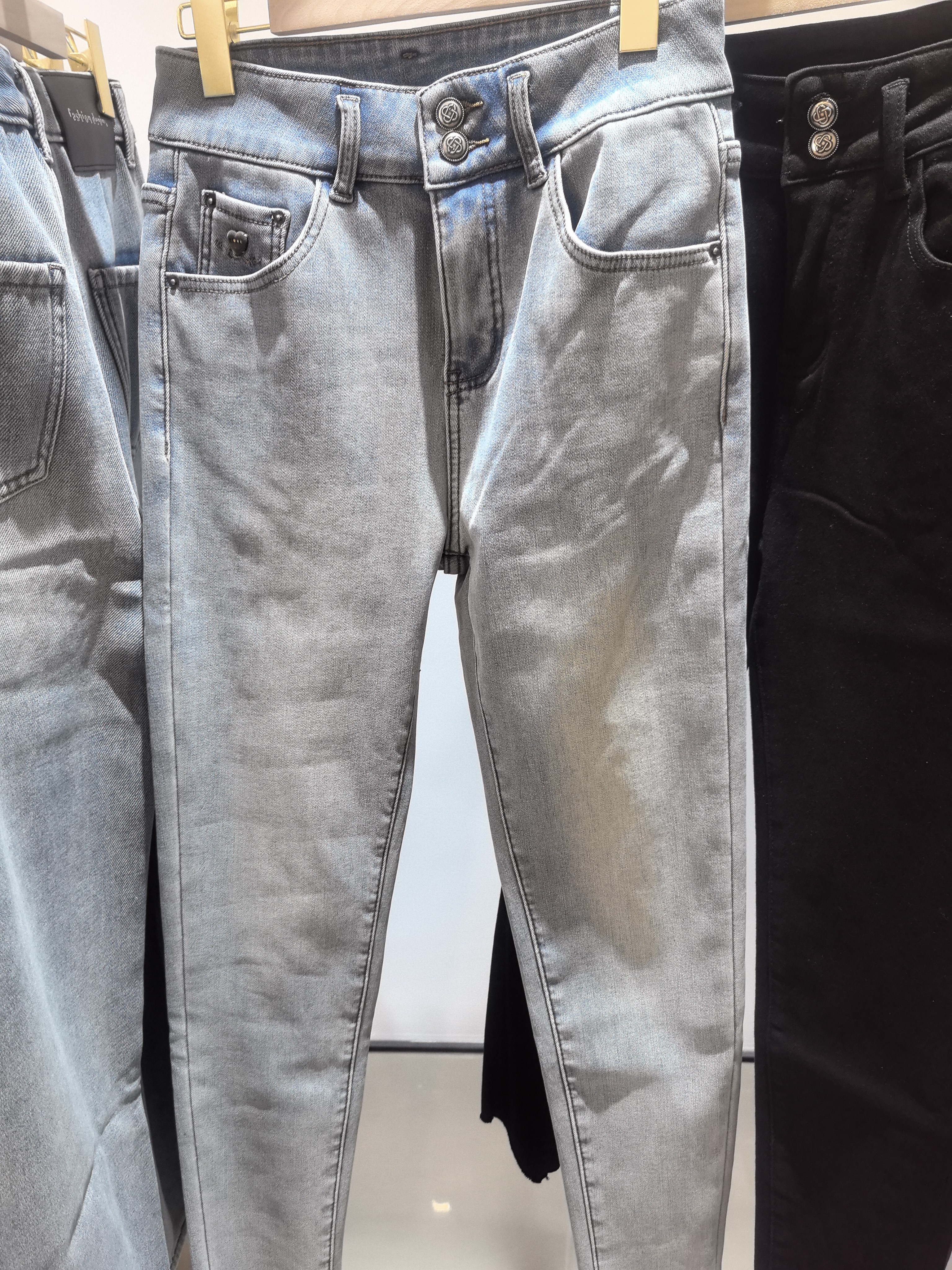 女士浅蓝牛仔裤小脚牛仔裤修身显瘦保暖加绒款