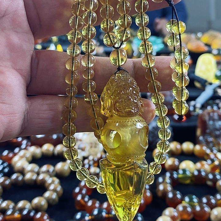 琥珀颈饰未镶嵌一