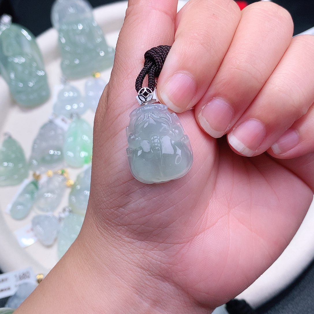 翡翠18K金镶嵌颈饰冰晴貔貅