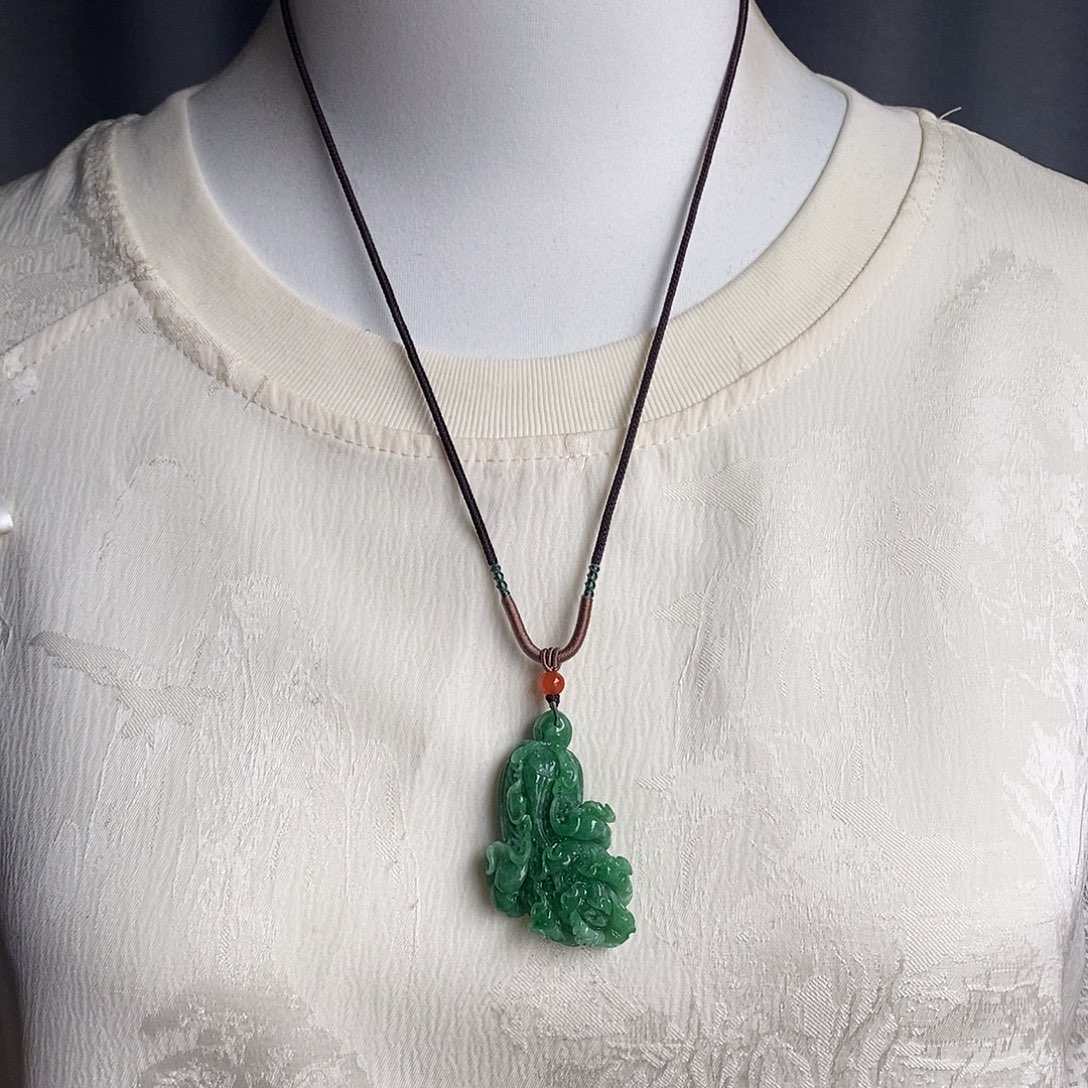 翡翠未镶嵌吊坠(赠链)