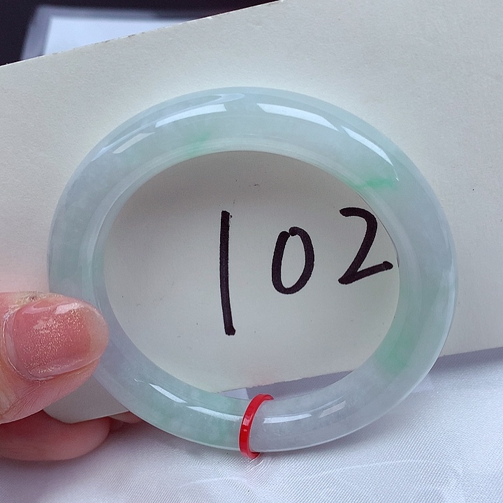 翡翠手镯未镶嵌翡翠