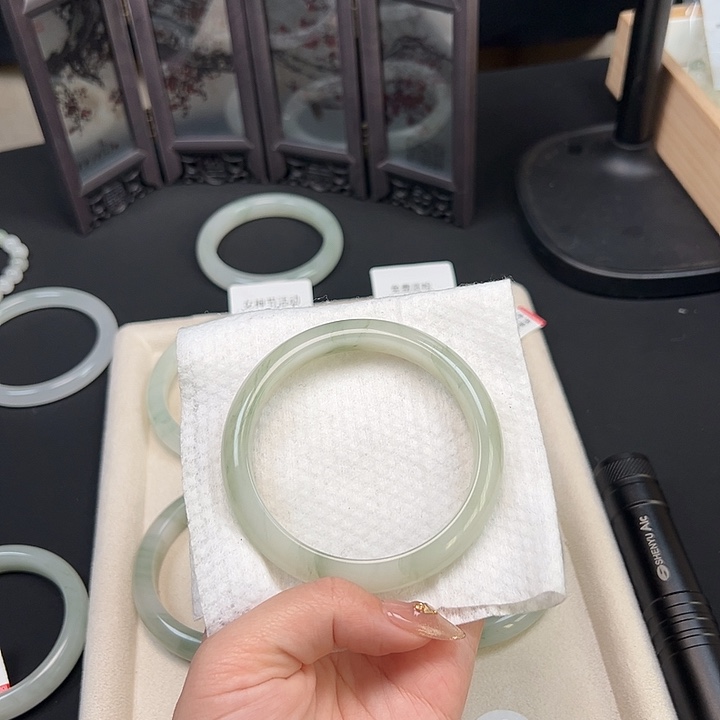 石英质玉手镯未镶嵌37