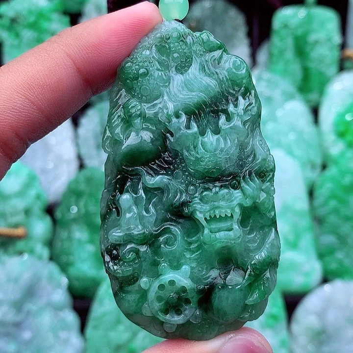 天然A货翡翠龙牌