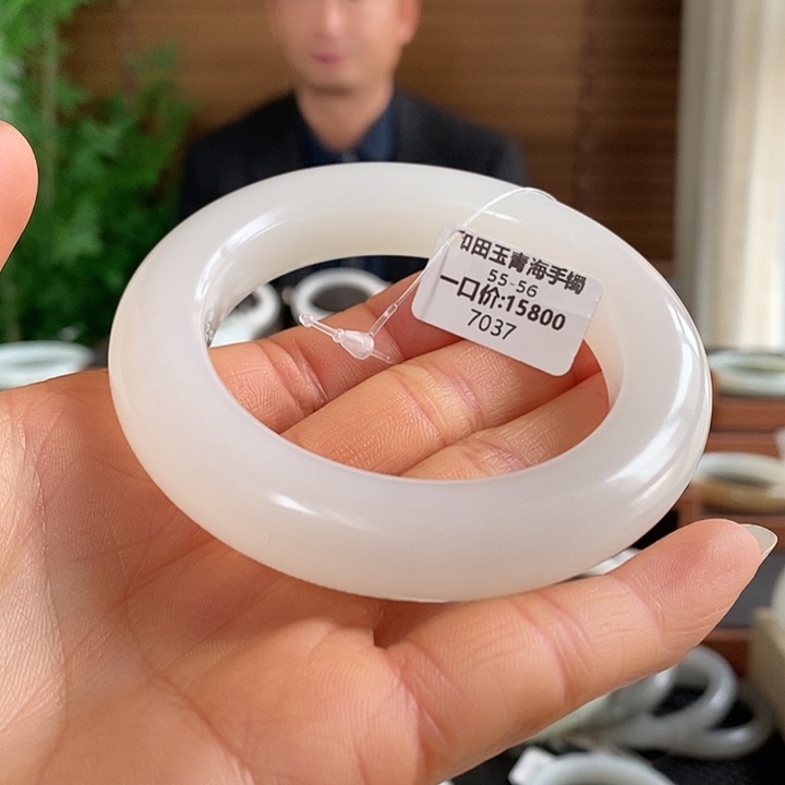 和田玉未镶嵌手镯7037