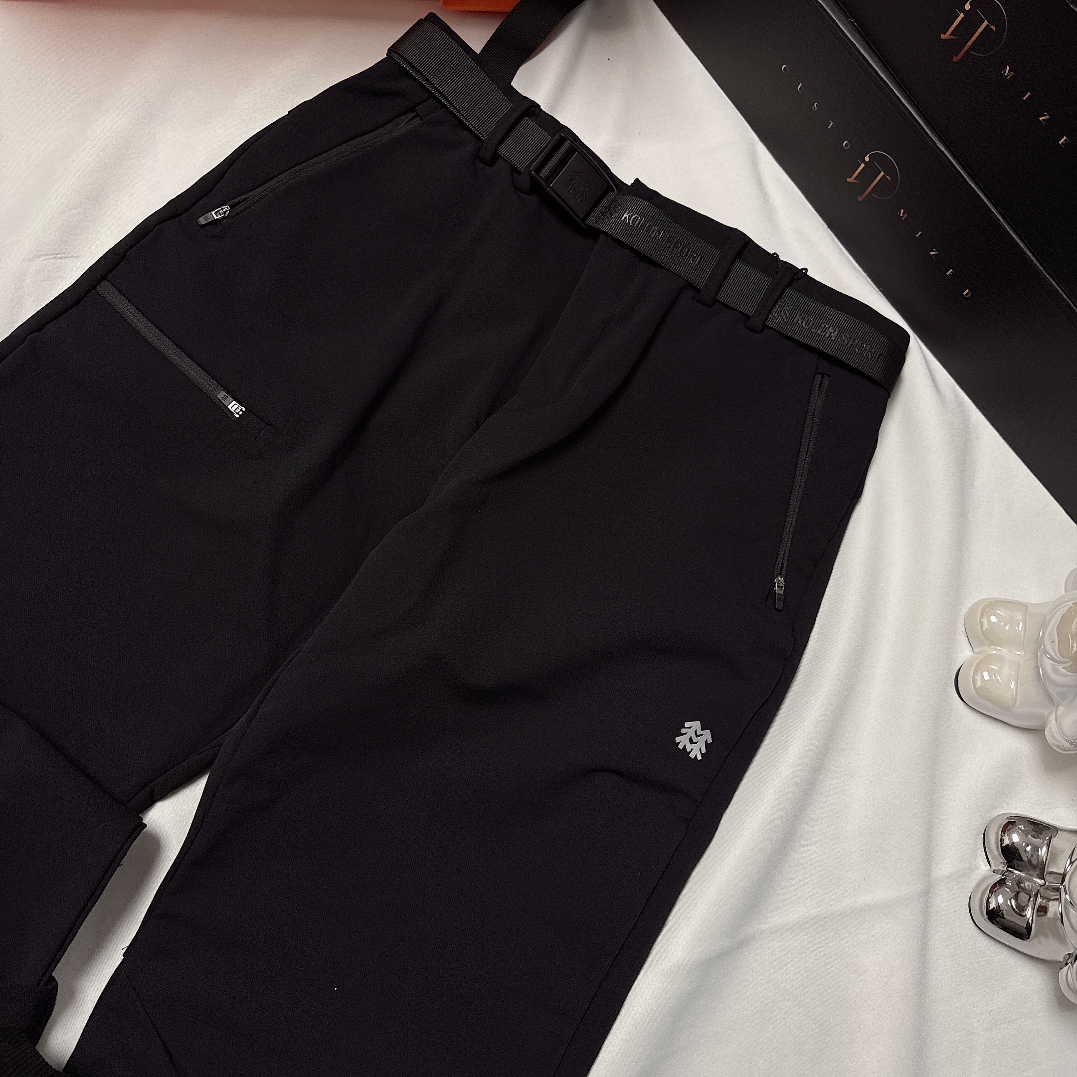 户外软硅胶小树软壳防风防水四面弹男女同款休闲运动旅行冲锋裤