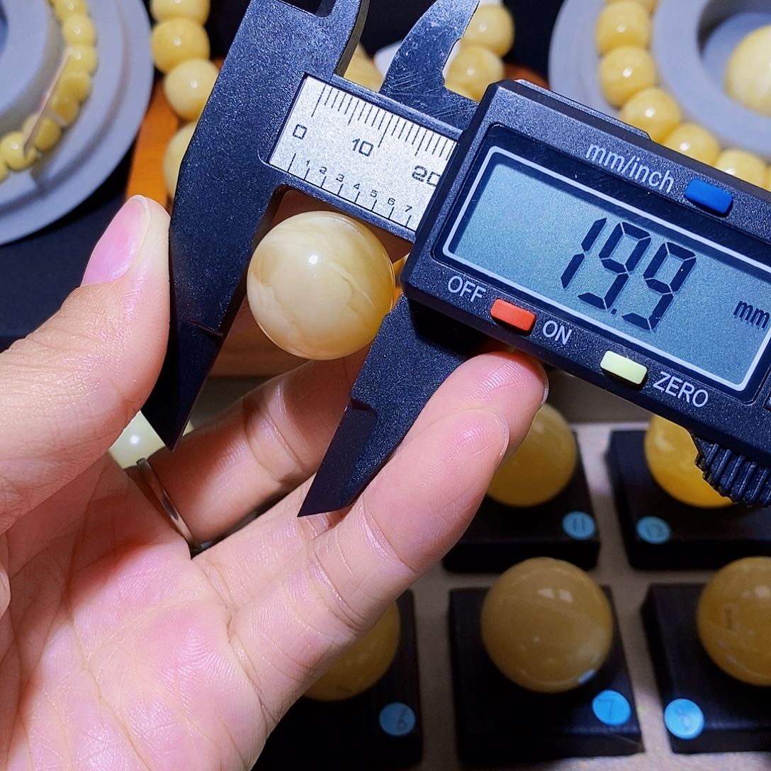 未镶嵌琥珀珠宝奇石