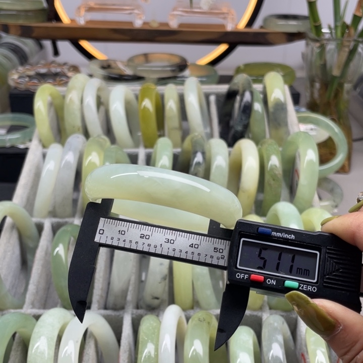 蛇纹石玉未镶嵌手镯109