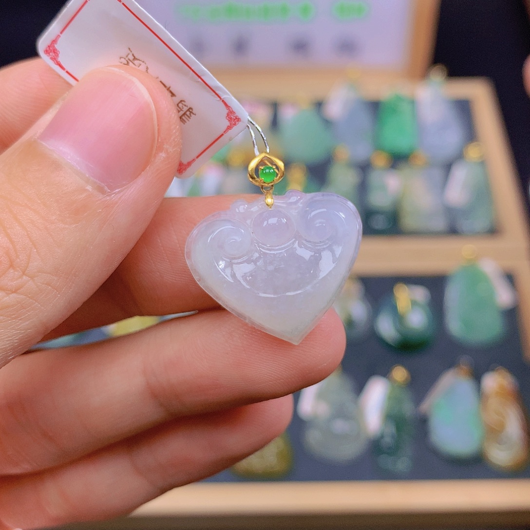 翡翠18K金镶嵌颈饰翡翠