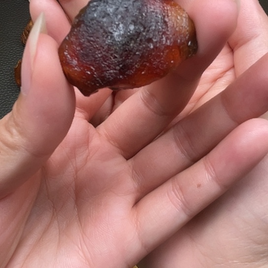 定制琥珀焦皮料蜜蜡可以做如意宝宝锁