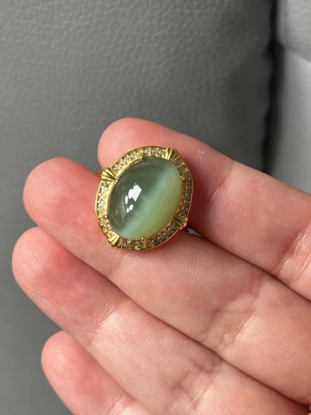 S925银镶和田碧玉粉绿猫眼一线天鸽子蛋戒指