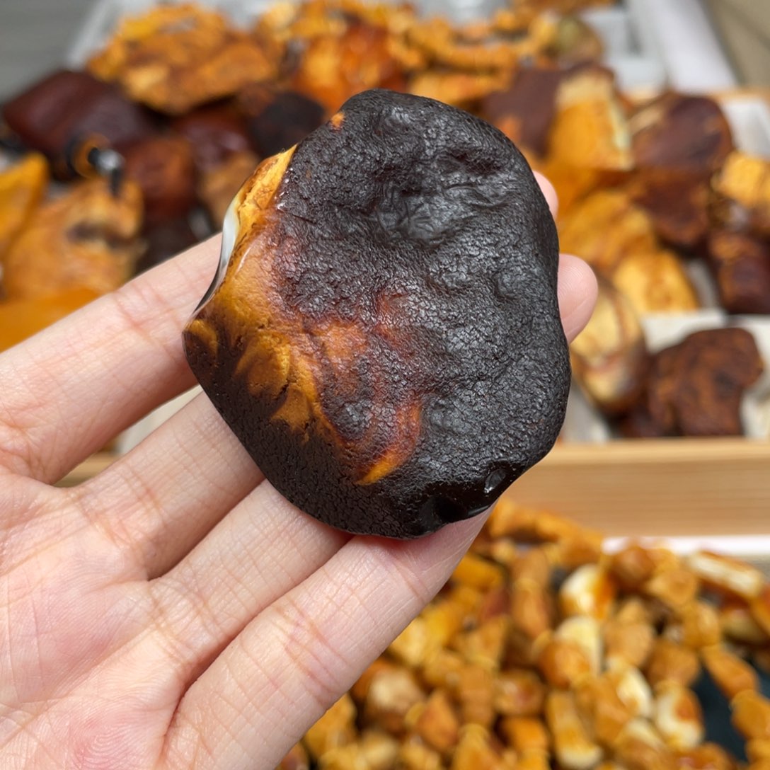 琥珀珠宝奇石未镶嵌