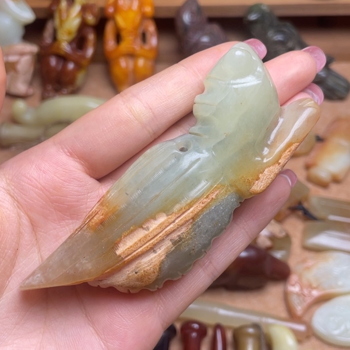 蛇纹石玉未镶嵌颈饰