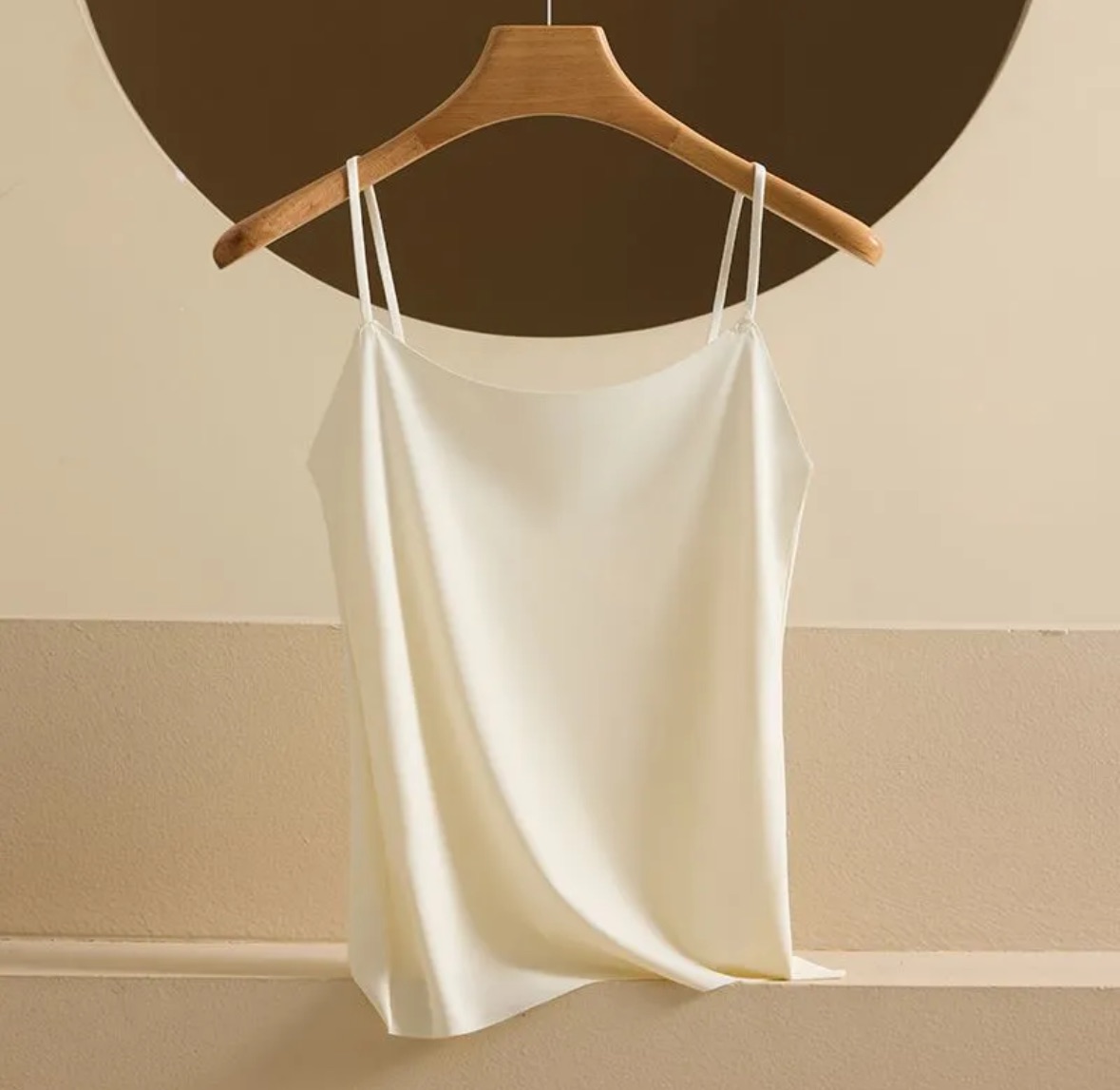 美丽动人吊带显瘦白色