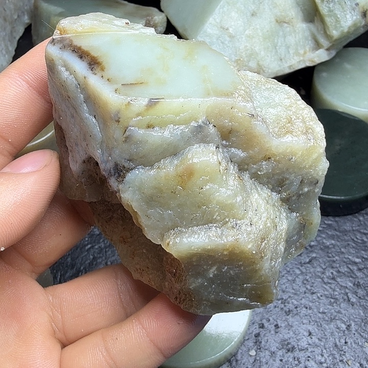 和田玉（糖玉）未镶嵌珠宝奇石