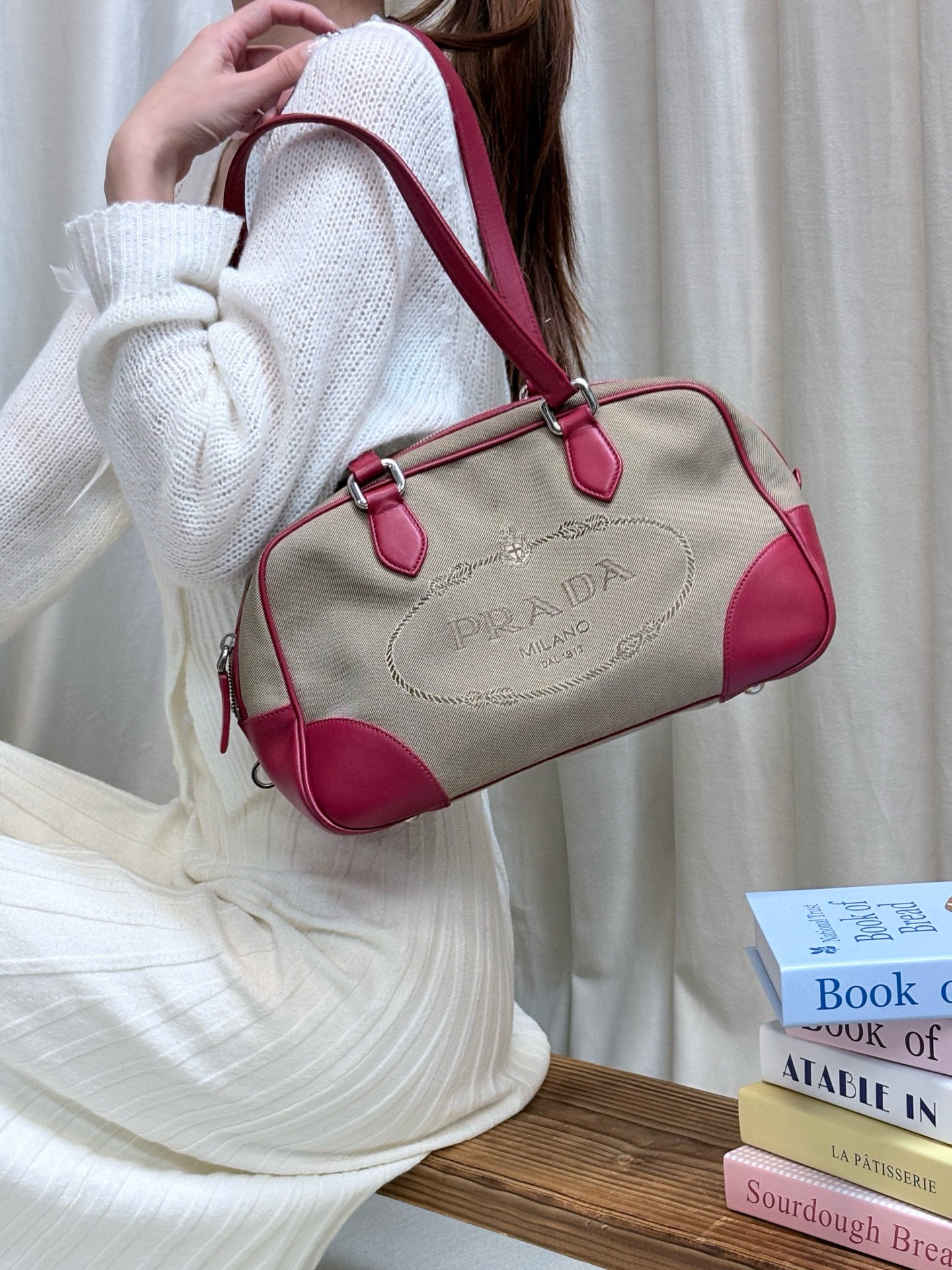 95新 Prada/普拉达 prada 酒红拼色波士顿腋下单肩包(K)