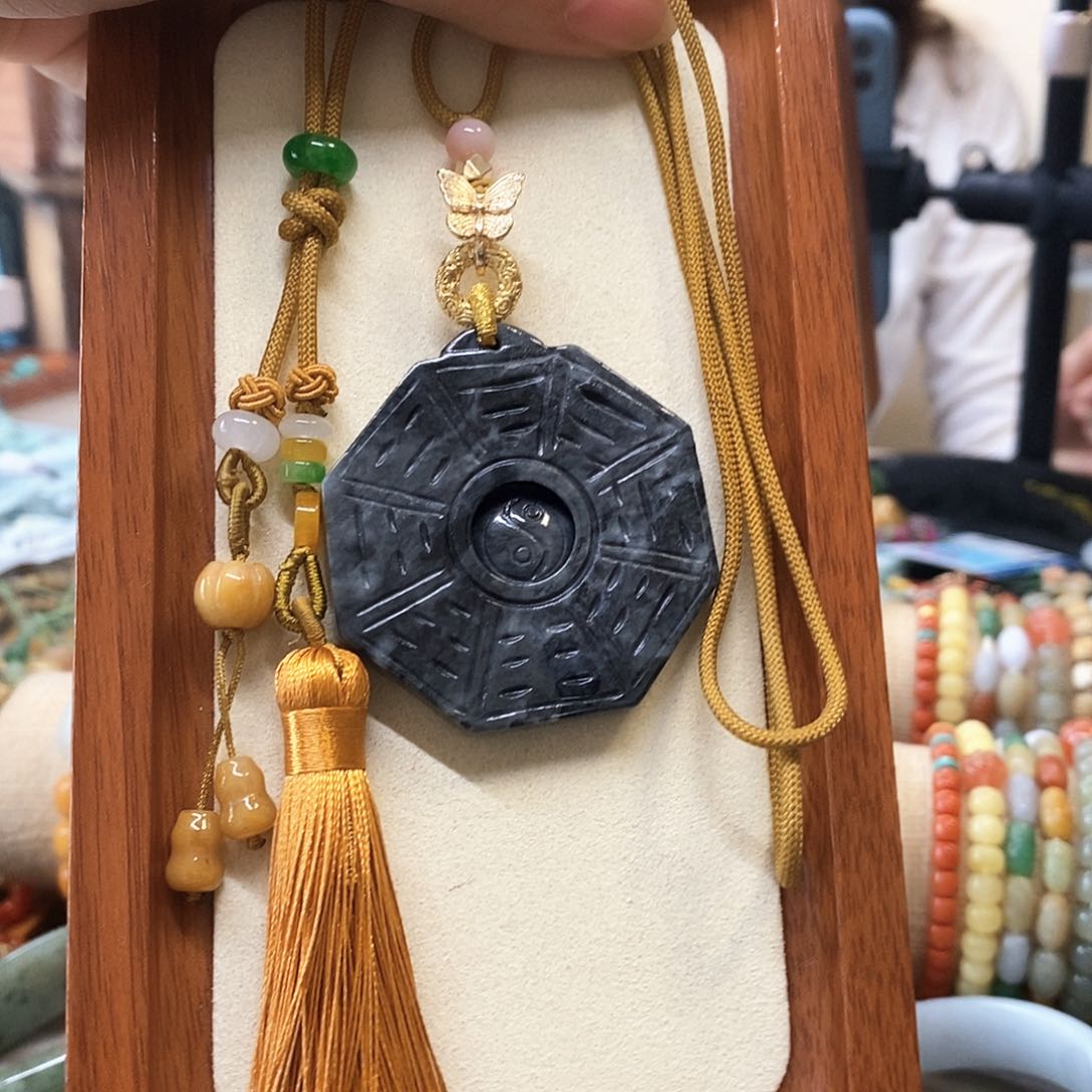 翡翠挂件未镶嵌翡翠挂件