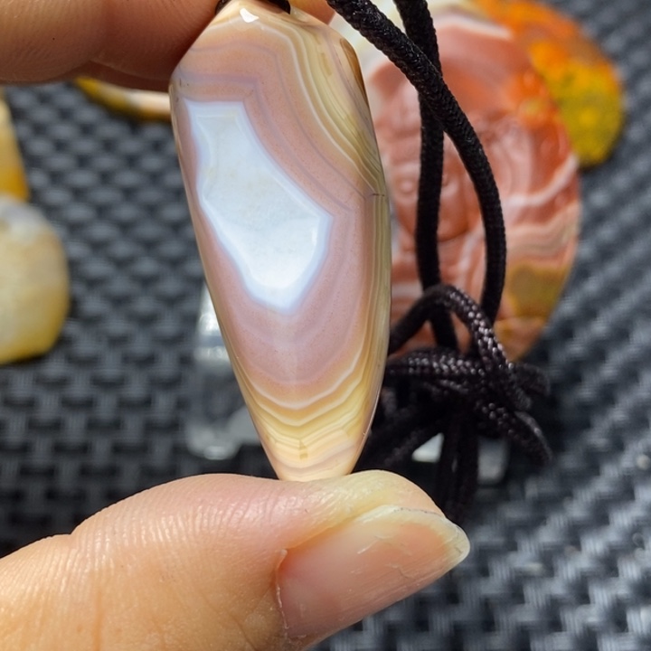 玛瑙/玉髓颈饰未镶嵌荷**色