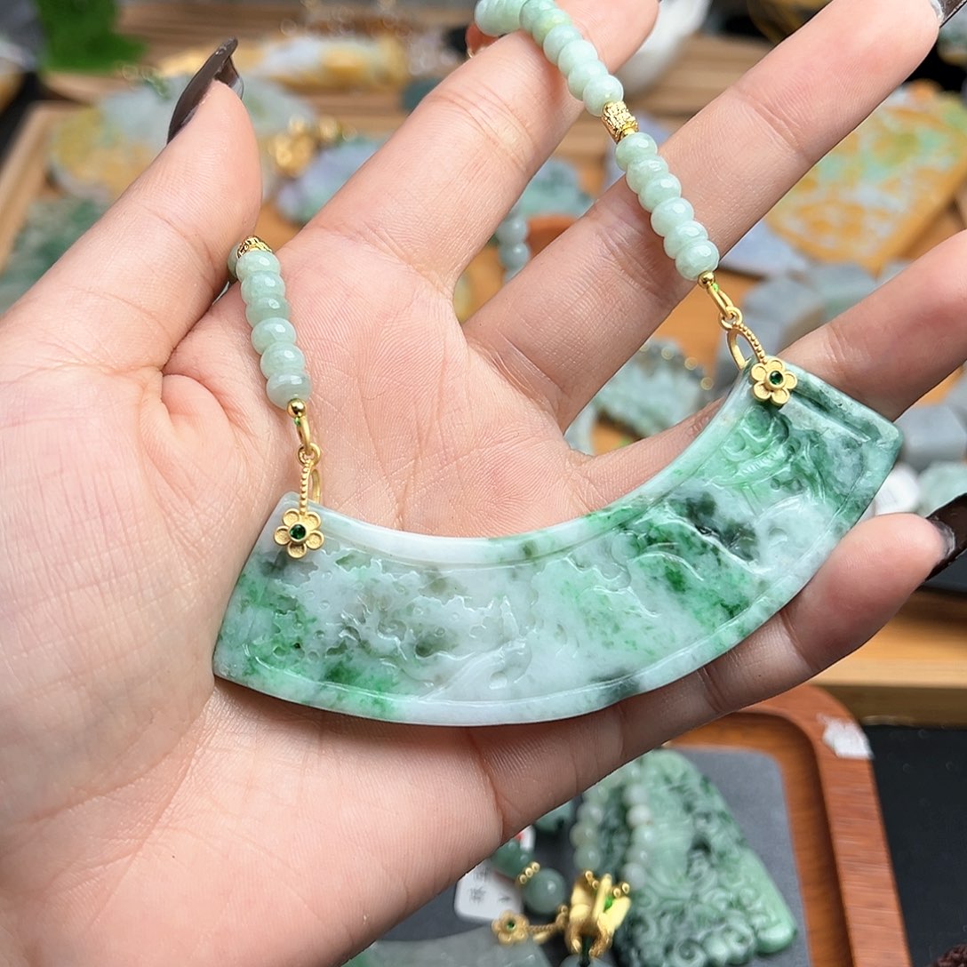 翡翠吊坠(赠链)未镶嵌吊坠45