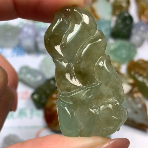 翡翠颈饰未镶嵌翡翠