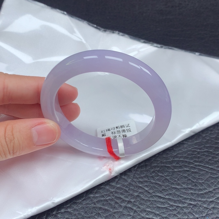 翡翠未镶嵌手镯心**C。