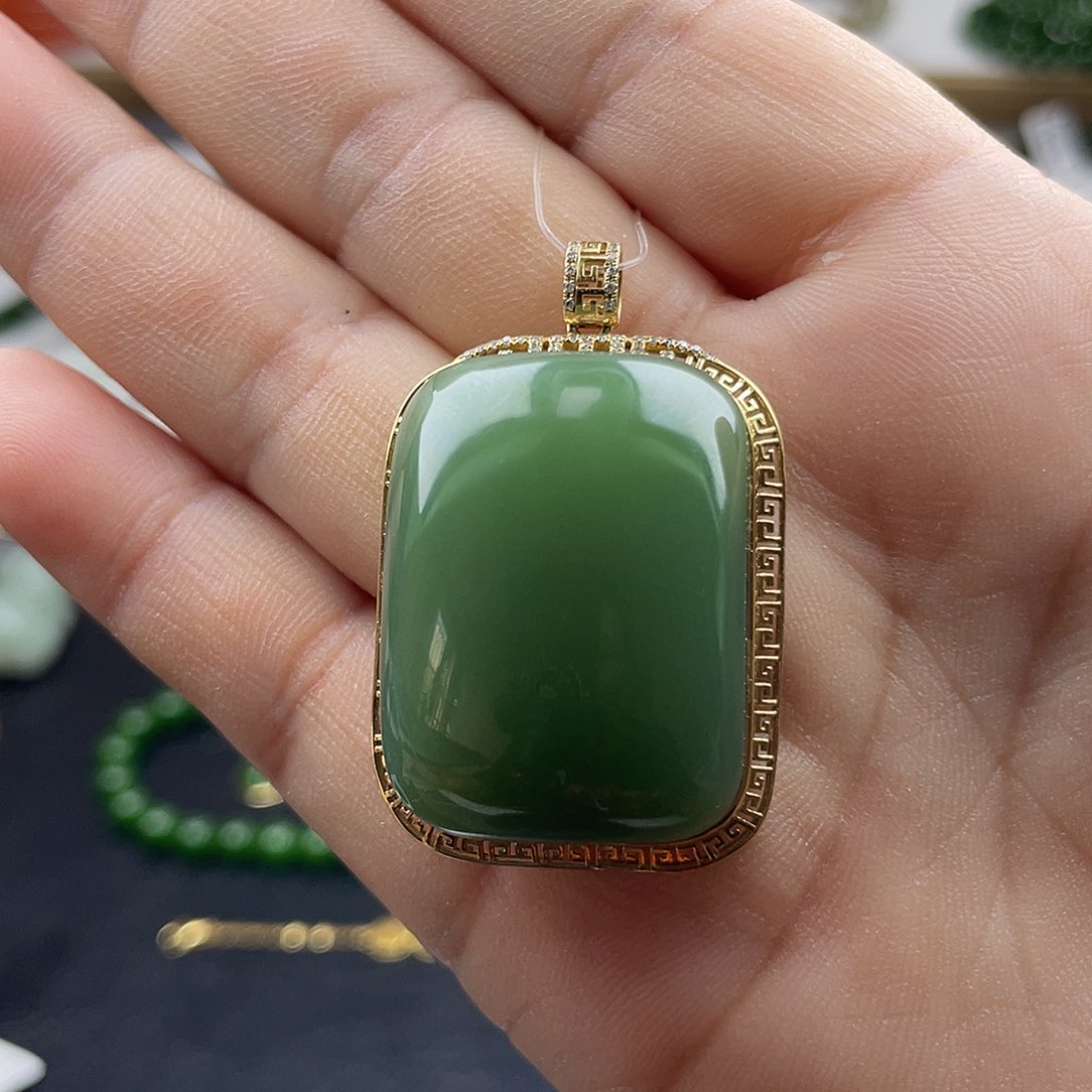 和田玉（碧玉）颈饰18K金镶嵌