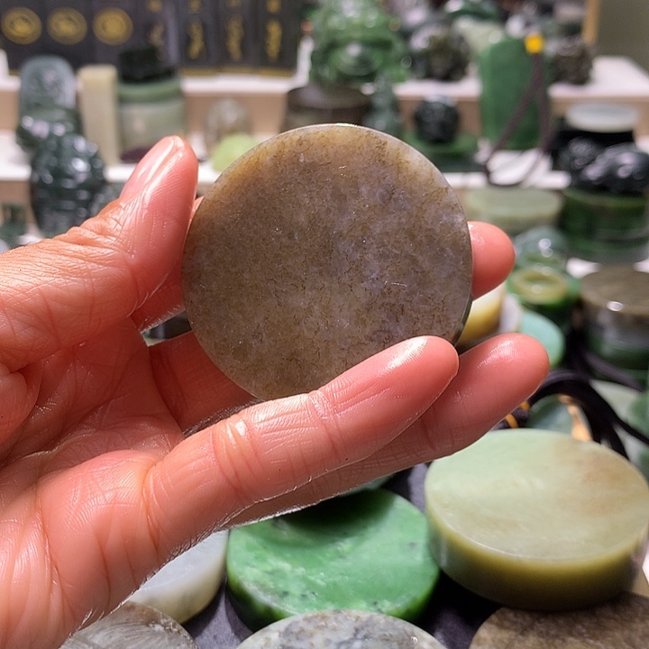 J***y和田玉未镶嵌珠宝半成品