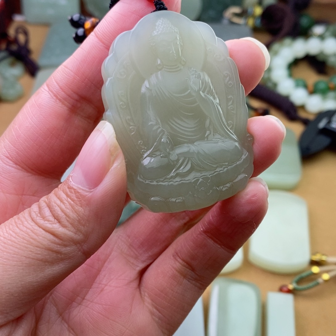 和田玉颈饰未镶嵌阳*微包容有水线