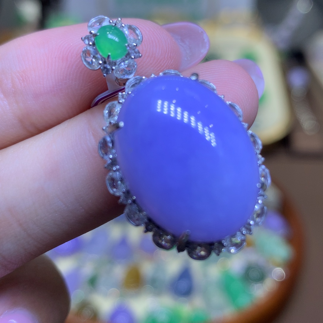 翡翠18K金镶嵌颈饰翡翠