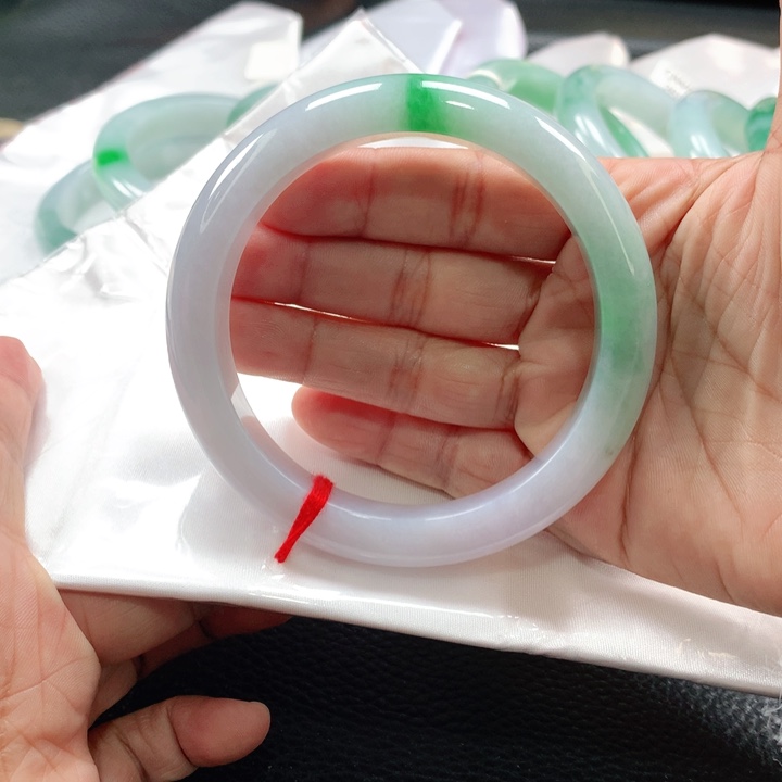 翡翠手镯未镶嵌63636363