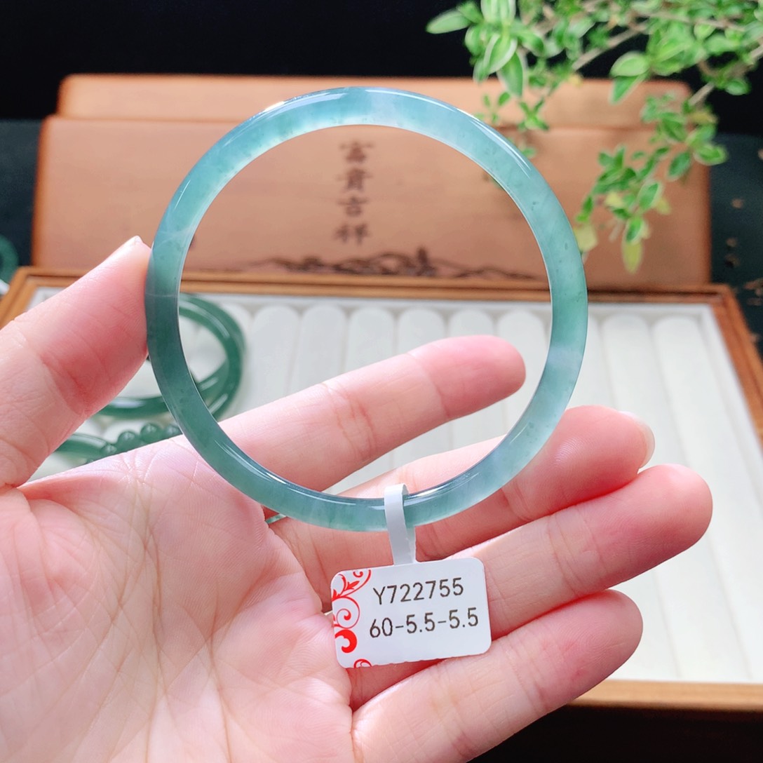 未镶嵌手镯（圆镯）翡翠